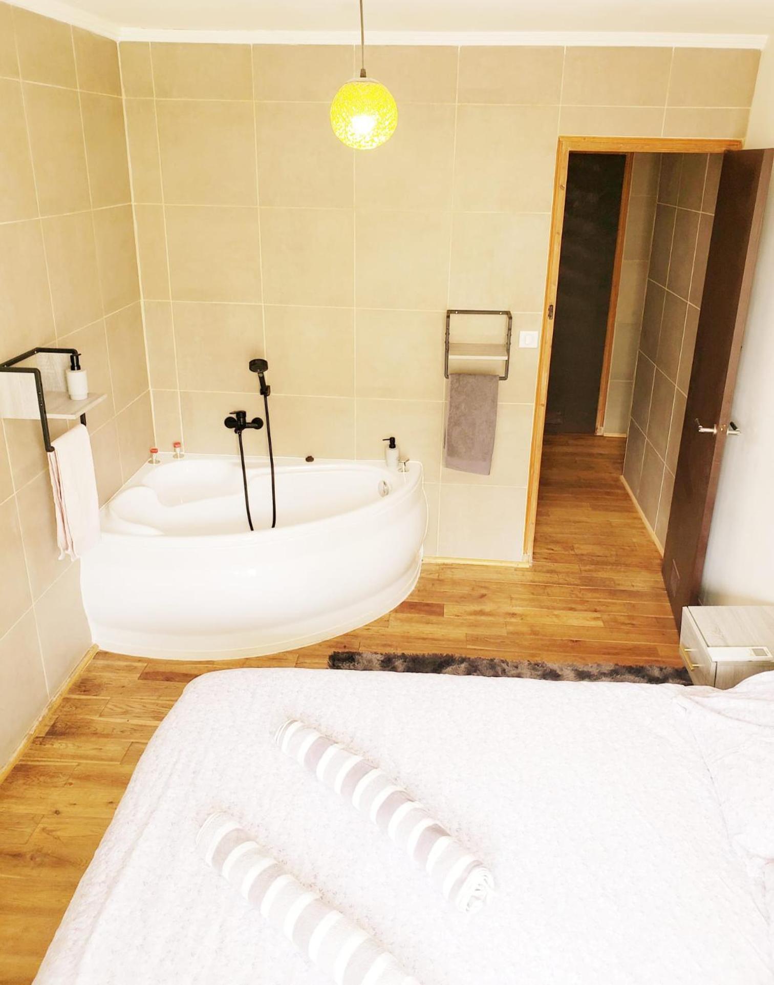 Air-Conditioned Residential Suite From 1 To 6 - Bathtubs In Rooms - Wifi - Kitchen - Laundry - Self-Arrival - Parking Avignon Exterior photo